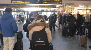 Orrore a Torino, 12enne violentata in bagni stazione